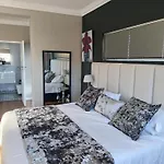 Luxury Home Walking Distance To Blouberg Beach