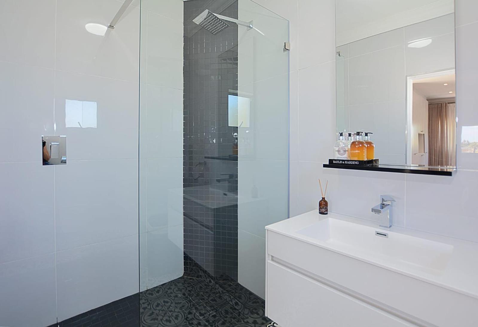Luxury Walking Distance To Blouberg