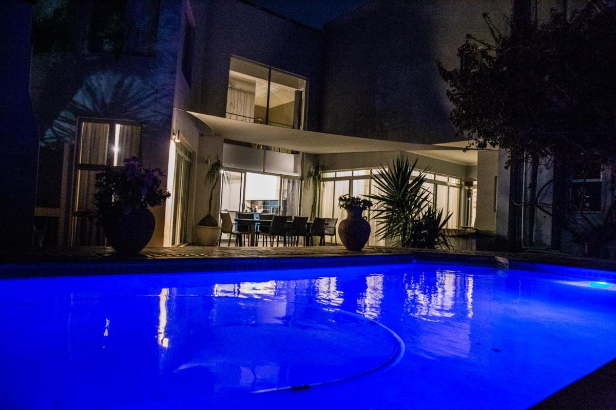 Luxury Walking Distance To Blouberg Villa *