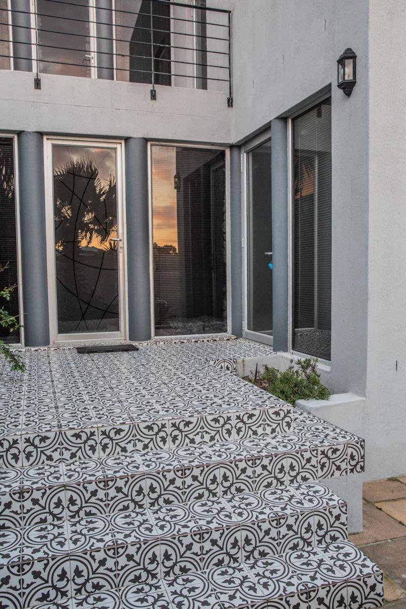 Luxury Walking Distance To Blouberg Villa *